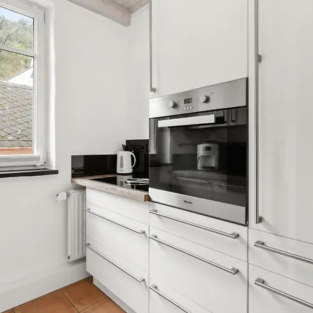 2 Bedroom Gorgeous In 아파트 *